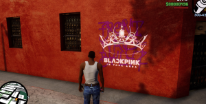 《侠盗猎车手三部曲重制版》用粉墨女团标志取代街头涂鸦MOD-单机屋-GTA5MOD下载站-好玩的单机游戏网